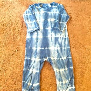 Pehr long sleeve one piece romper. Pretty blue tie dye print. Size 6-12 months.